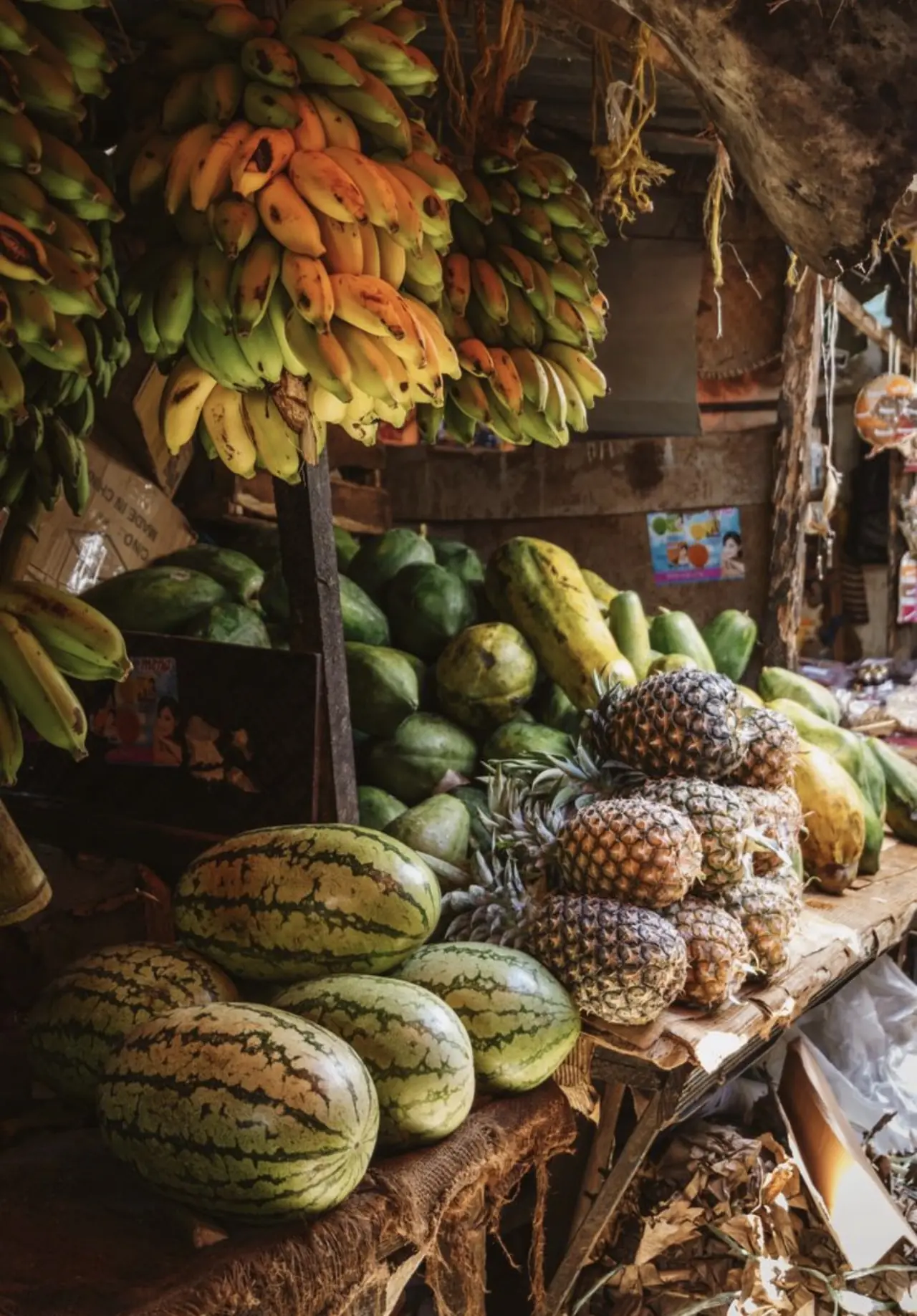 Puesto de fruta en un mercado de Zanzíbar